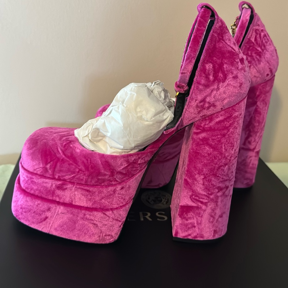 BNWT Versace Pink Velvet Aevita Platform Shoes - Picture 2 of 3